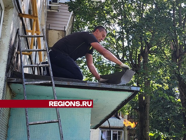 На улице Чкалова в Лобне отремонтировали козырьки подъездов