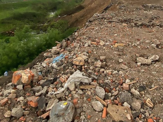 Несколько предпринимателей образовали стихийные свалки в Звенигороде