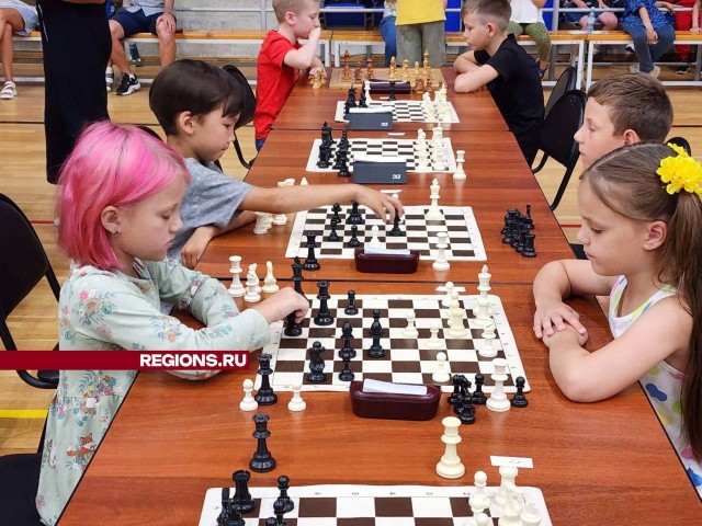 Маленький гений и королева Марго: дети сыграли в быстрые шахматы в Волоколамск