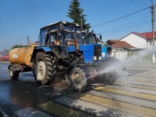 Охладить воздух на улицах пытаются коммунальщики Подмосковья