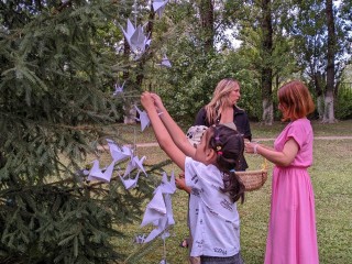 В Сергиевом Посаде белыми журавликами почтили память погибших детей Донбасса