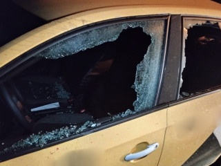Мужчину, выбившего стекла и фары у чужого автомобиля, задержали в Ленинском округе