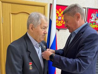 Ветерану вооруженных сил вручили памятную медаль «Дети войны»