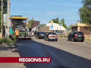 На всей улице Победы в Лобне уложили новое асфальтовое покрытие