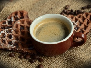 Растворимый кофе оказался полезным для гипотоников и смертельно опасным для людей с аритмией