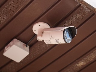 В Серпухове камеры видеонаблюдения засняли ночных воров