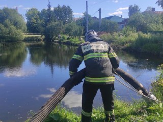 Пожарные Талдома повысили навыки забора воды из водоемов