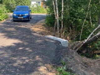 Обвалившуюся в канаву дорогу в деревне Власово восстановили