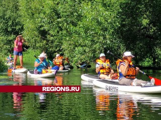 Долголеты из Красноармейска осваивают сапсерфинг и сплавляются по реке