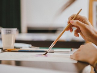 Жителей Химок научат рисовать розы, используя различные техники