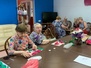 Пенсионеры из Лобни занимаются саморазвитием в клубе «Активное долголетие»
