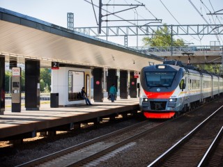 В поездах МЦД из-за жары начали раздавать бесплатную воду