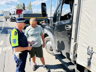 Одинцовские автоинспекторы призвали водителей грузовиков к трезвости и внимательности за рулем