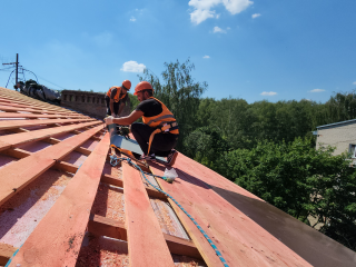 Протекающую крышу многоквартирного дома в деревне Мизиново отремонтируют досрочно