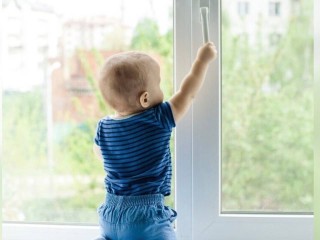В Ногинске спасли малыша от падения из окна