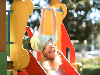 В Протвино на детских площадках появились новые игровые элементы и парковая мебель