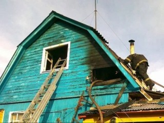 Пожар в Домодедове: спасатели выехали на тушение дома в Востряково