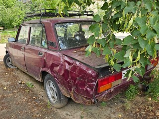 В Лосино-Петровском разыскивают владельцев двух брошенных автомобилей без госномеров
