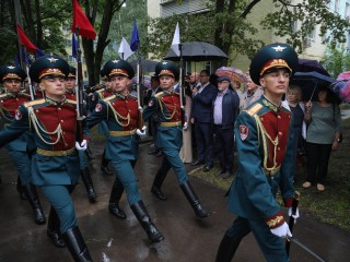 В микрорайоне Заря в Балашихе открыли мемориальную доску Герою СВО