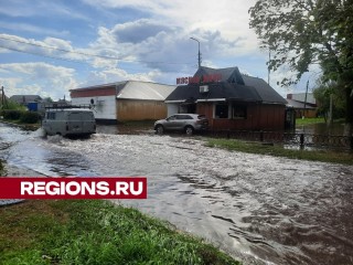 Сильные дожди превратили улицы Добовой Рощи в реки