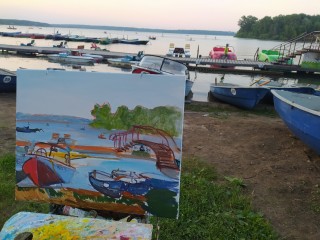 Столичная художница запечатлела озеро Сенеж яркими красками на холсте