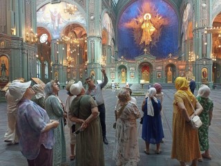 40 долголетов из Ленинского округа посетили храм Вооруженных сил РФ