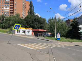 Дорожный знак в Дзержинском восстановили после обращений жителей