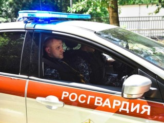 Избил битой: неподалеку от Дзержинского от рук пьяного человека пострадали мужчина и женщина