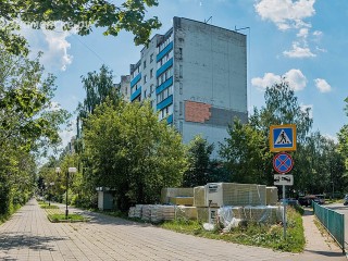 В девятиэтажке на Комсомольском бульваре начали утеплять фасад