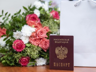 В администрации Одинцовского округа юным жителям торжественно вручили их первые паспорта