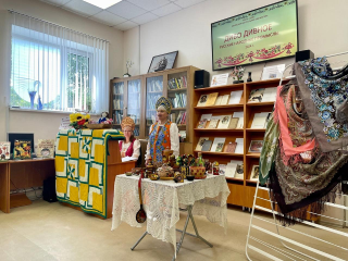 Платки из Павловского Посада украсили фольклорный праздник