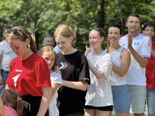 Спортивный праздник в парке Ленинского округа объединил и сплотил семьи