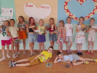 Дети устроили танцевальный баттл на закрытии смены в летнем лагере «Алые паруса»
