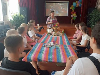 Калмыцкий и брусничный: о чайных традициях России рассказали Зарайским школьникам