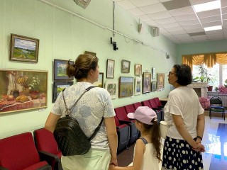 Жители и гости поселка Белоомут приглашаются на выставку картин «Окская палитра»