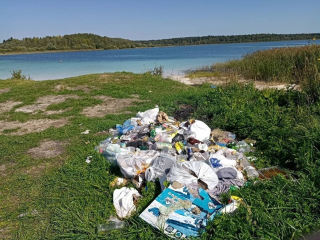 Житель Чехова пригласил земляков убрать залежи мусора на популярном месте отдыха