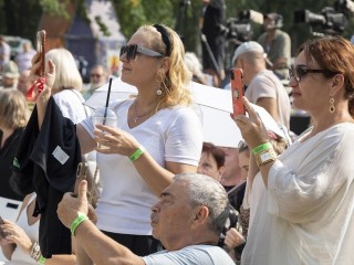 «Ночь в парке», фестиваль красок, квест в музее: куда сходить на выходных в Ленинском округе