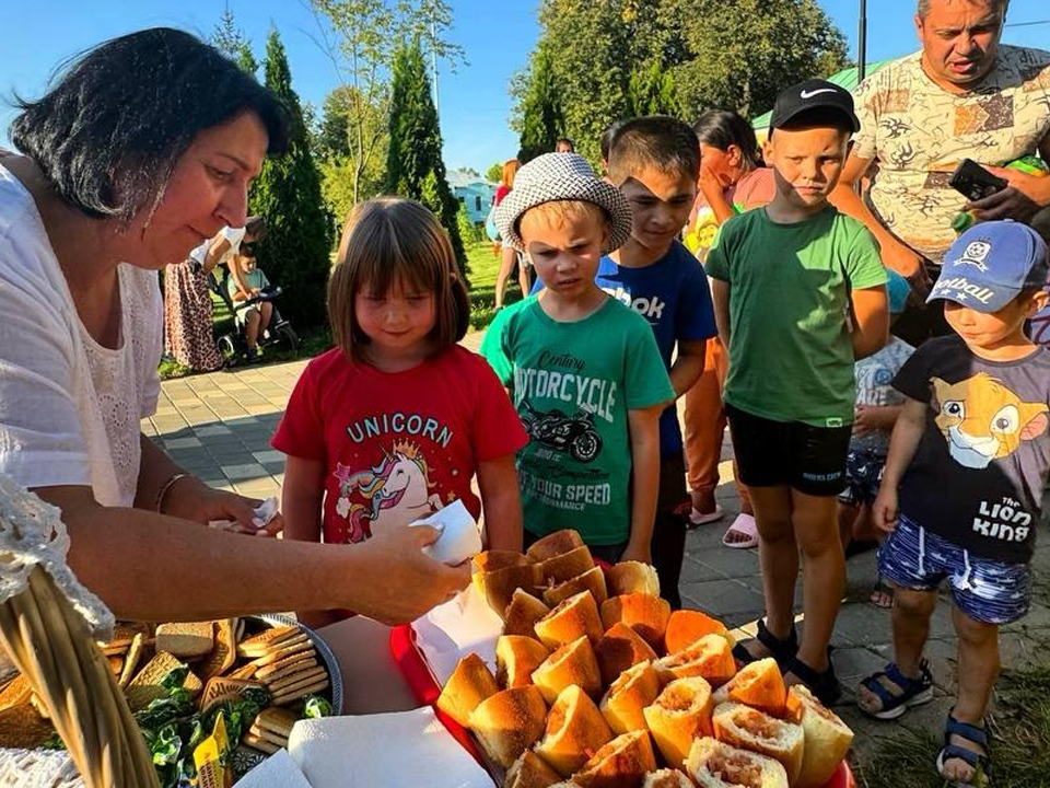 В Никольском парке на «Яблочный спас» угощали яблоками и пирогами