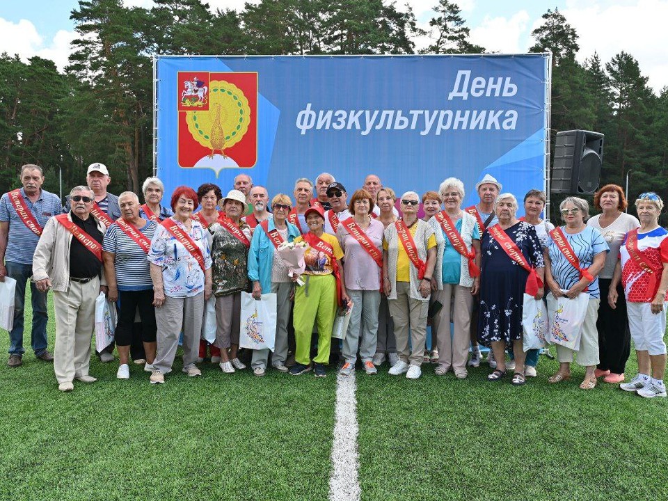 В Серпухове долголеты вместе с внуками стали участниками веселых стартов