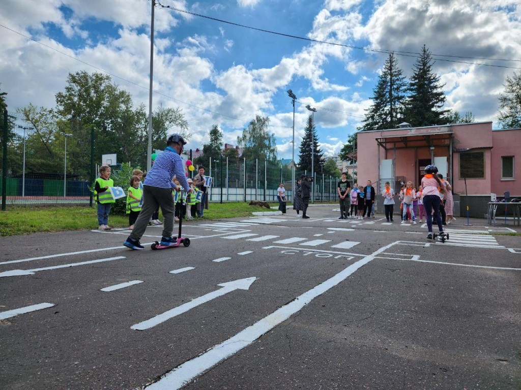 Автоинспекторы разъяснили юным видновчанам правила безопасности на дорогах