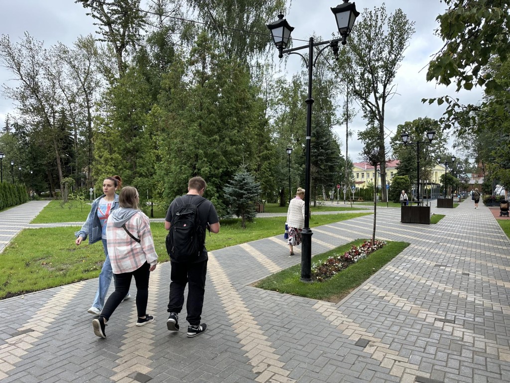 Новые книги появились в шкафу для буккроссинга в парке Дедовска