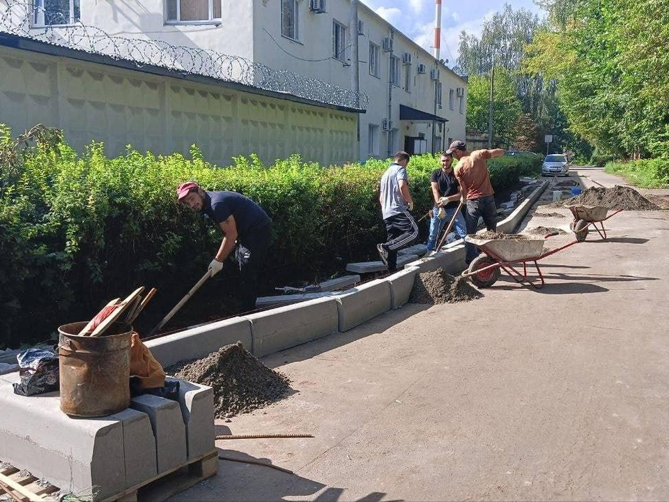 В поселке Томилино на улицах Горького и Кольцова обустроили тротуары