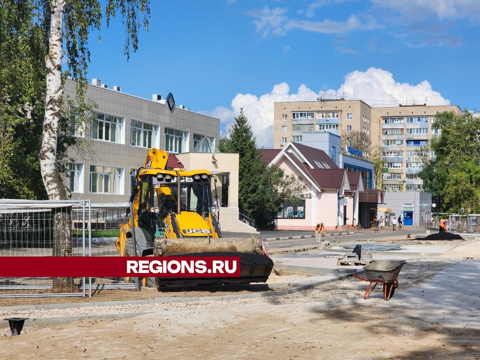 Строители приступили к укладке асфальта на Центральной улице в Дубне