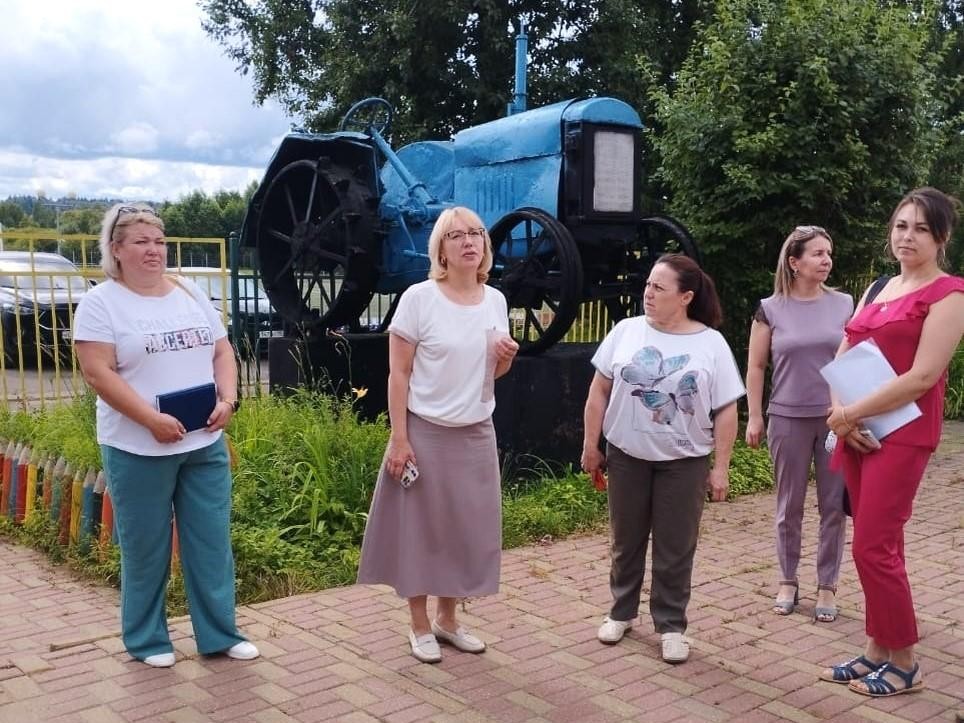 Представитель администрации Наро-Фоминского округа Светлана Малыхина посетила лицей им. Героя России Волошиной