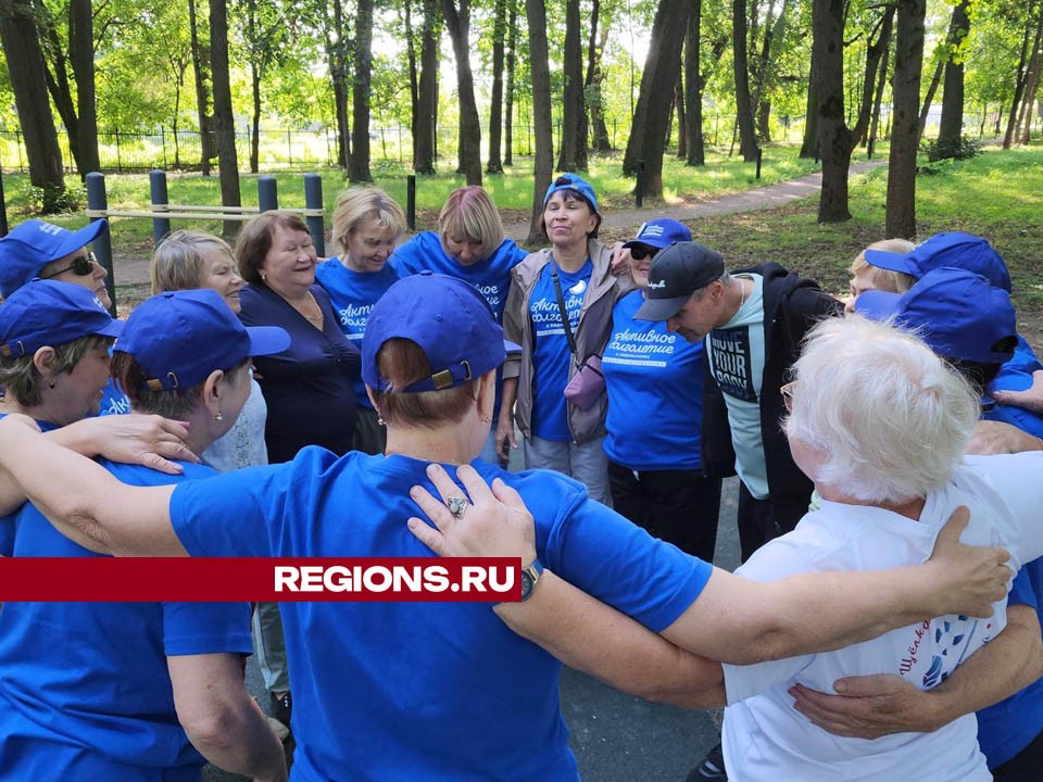 Открытые тренировки для пенсионеров Лосино-Петровского проходят в Свердловском парке