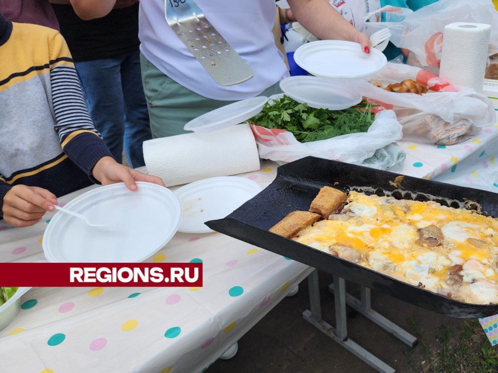 Яичницей, приготовленной в топке локомотива, накормили жителей Ожерелья