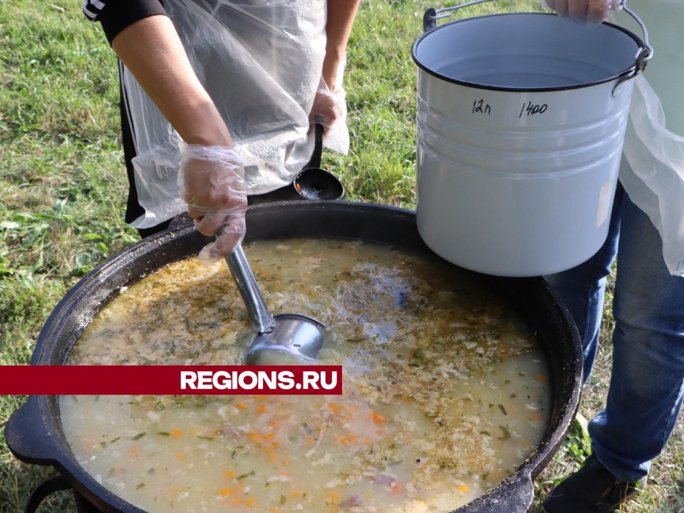 Наваристую уху из трех видов рыб попробовали жители Серебряных Прудов на юбилее округа