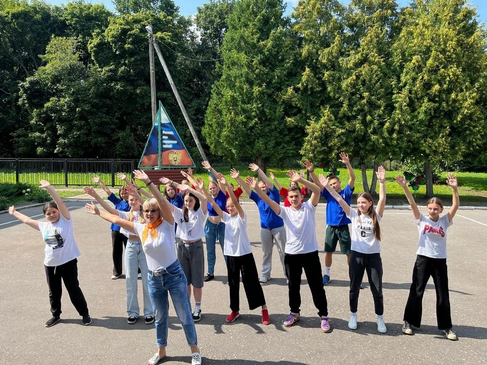 В Орешковской школе отпраздновали День государственного флага