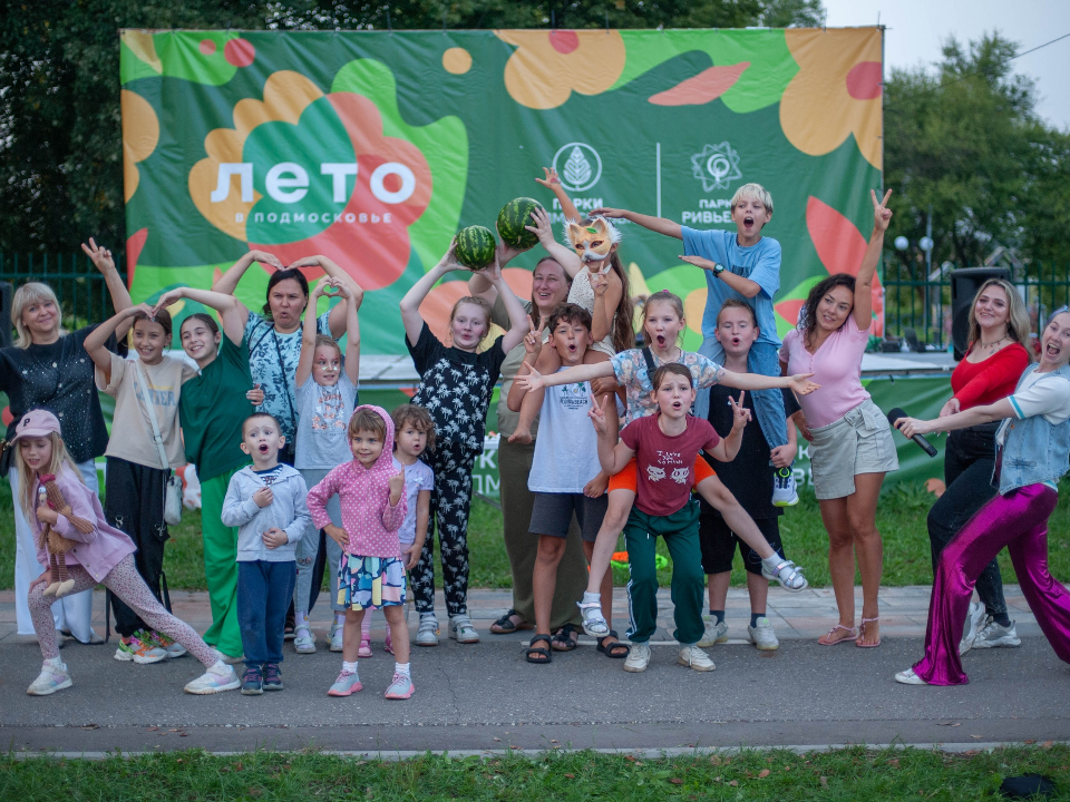 Арбузными соревнованиями в можайском парке отметили день полосатой ягоды