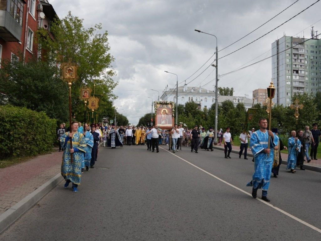 В Серпухове прошел крестный ход с чудотворной иконой «Взыскание погибших»